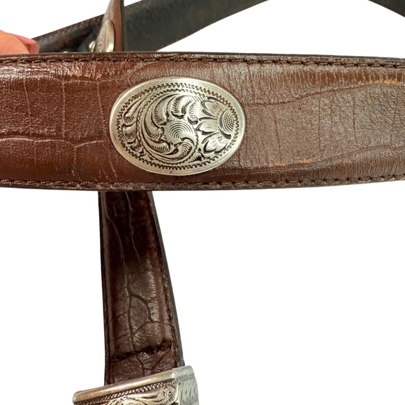 Elegant Brown Leather Belt with Intricate Silver Buckle - Picture 5 of 13